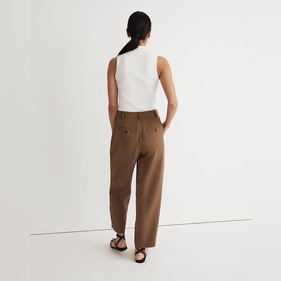 Pleated Tapered-Leg Pants in Easygoing Crepe - Picture 4 of 5